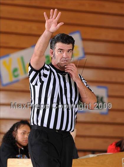 Thumbnail 2 in Burbank vs. Granite Bay (Bulldog Winter Classic) photogallery.