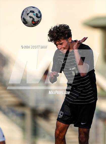 Thumbnail 2 in Carlmont @ Archbishop Mitty photogallery.