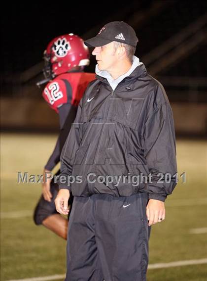Thumbnail 2 in Liberty-Eylau vs. Carthage (3A Region 2 Bi-District Playoff) photogallery.