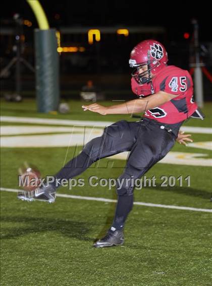 Thumbnail 2 in Liberty-Eylau vs. Carthage (3A Region 2 Bi-District Playoff) photogallery.