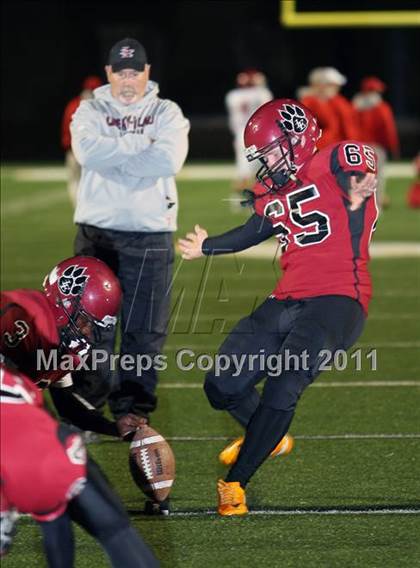 Thumbnail 1 in Liberty-Eylau vs. Carthage (3A Region 2 Bi-District Playoff) photogallery.