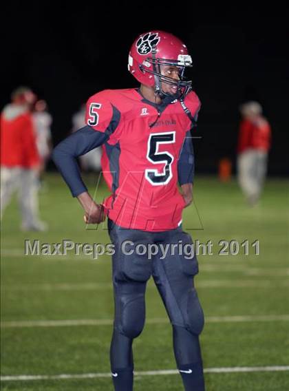 Thumbnail 1 in Liberty-Eylau vs. Carthage (3A Region 2 Bi-District Playoff) photogallery.