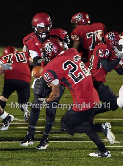 Thumbnail 1 in Liberty-Eylau vs. Carthage (3A Region 2 Bi-District Playoff) photogallery.