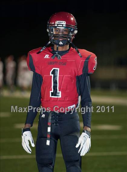 Thumbnail 2 in Liberty-Eylau vs. Carthage (3A Region 2 Bi-District Playoff) photogallery.