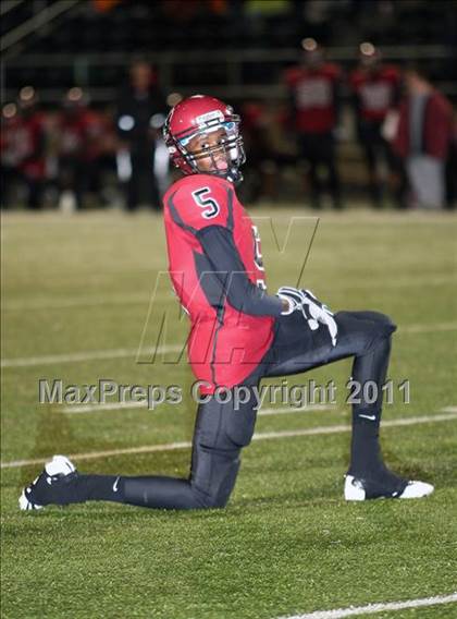 Thumbnail 3 in Liberty-Eylau vs. Carthage (3A Region 2 Bi-District Playoff) photogallery.