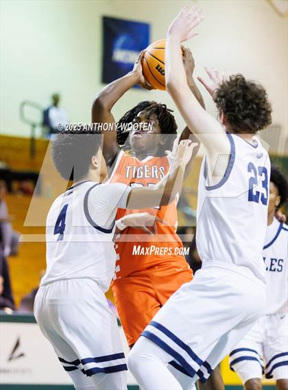 Thumbnail 3 in South View vs. Northwood Temple Academy (Hoops and Dreams Showcase 2025) photogallery.
