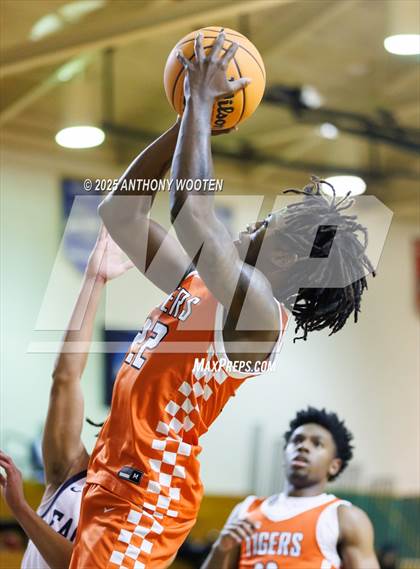 Thumbnail 3 in South View vs. Northwood Temple Academy (Hoops and Dreams Showcase 2025) photogallery.