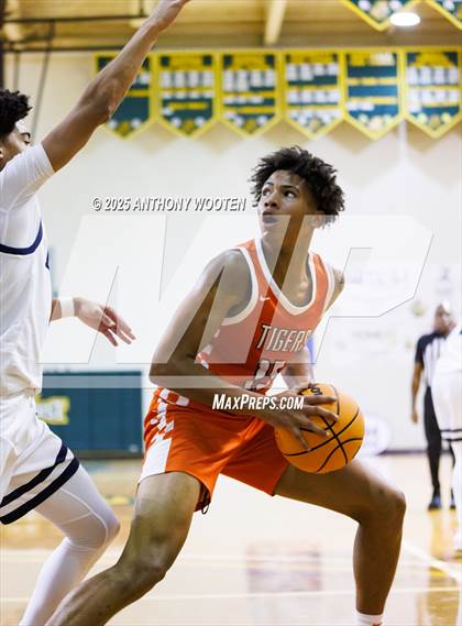 Thumbnail 3 in South View vs. Northwood Temple Academy (Hoops and Dreams Showcase 2025) photogallery.