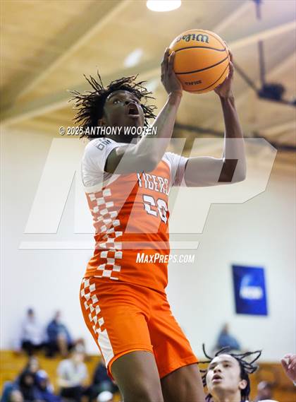 Thumbnail 2 in South View vs. Northwood Temple Academy (Hoops and Dreams Showcase 2025) photogallery.