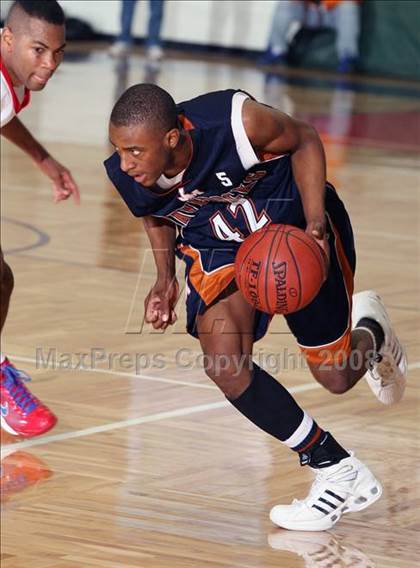 Thumbnail 1 in Madison vs. Duncanville (McDonald's Texas Invitational) photogallery.