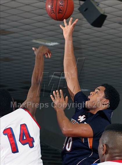 Thumbnail 3 in Madison vs. Duncanville (McDonald's Texas Invitational) photogallery.