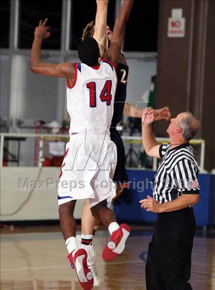 Thumbnail 3 in Madison vs. Duncanville (McDonald's Texas Invitational) photogallery.