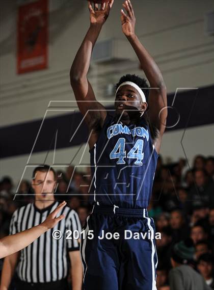 Thumbnail 3 in Righetti vs. Compton photogallery.
