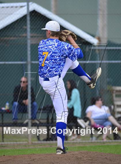 Thumbnail 1 in Shorewood vs. Bainbridge photogallery.
