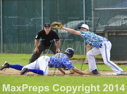 Thumbnail 1 in Shorewood vs. Bainbridge photogallery.