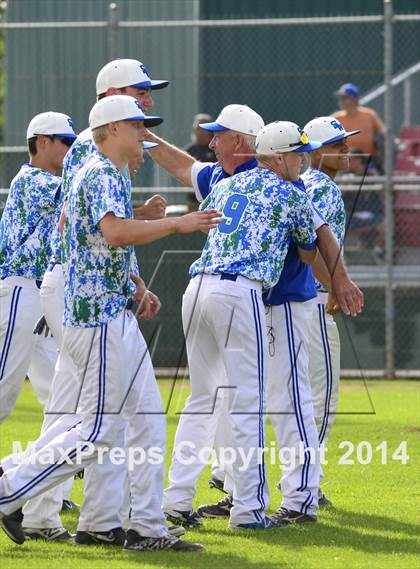 Thumbnail 2 in Shorewood vs. Bainbridge photogallery.