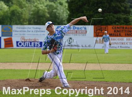 Thumbnail 1 in Shorewood vs. Bainbridge photogallery.