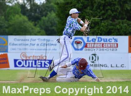 Thumbnail 3 in Shorewood vs. Bainbridge photogallery.