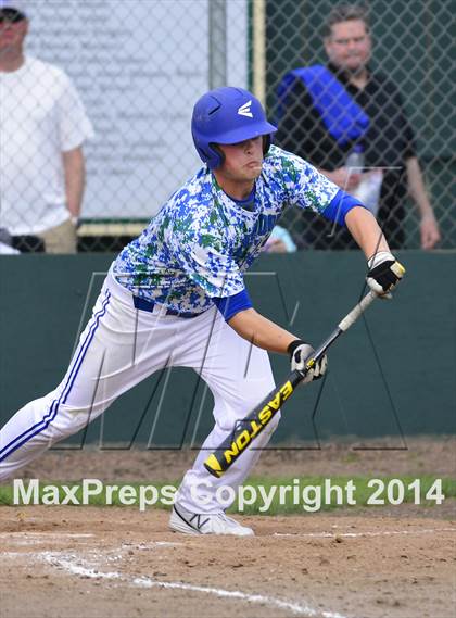Thumbnail 1 in Shorewood vs. Bainbridge photogallery.