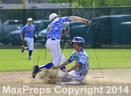 Thumbnail 2 in Shorewood vs. Bainbridge photogallery.