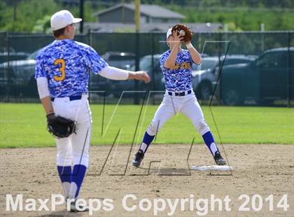 Thumbnail 2 in Shorewood vs. Bainbridge photogallery.