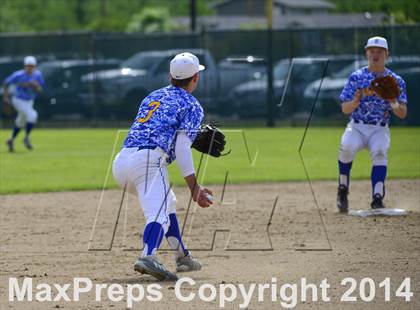 Thumbnail 3 in Shorewood vs. Bainbridge photogallery.