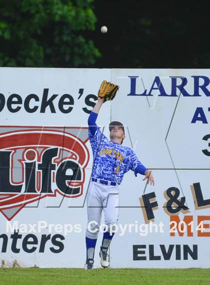 Thumbnail 2 in Shorewood vs. Bainbridge photogallery.