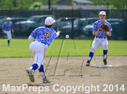 Thumbnail 1 in Shorewood vs. Bainbridge photogallery.