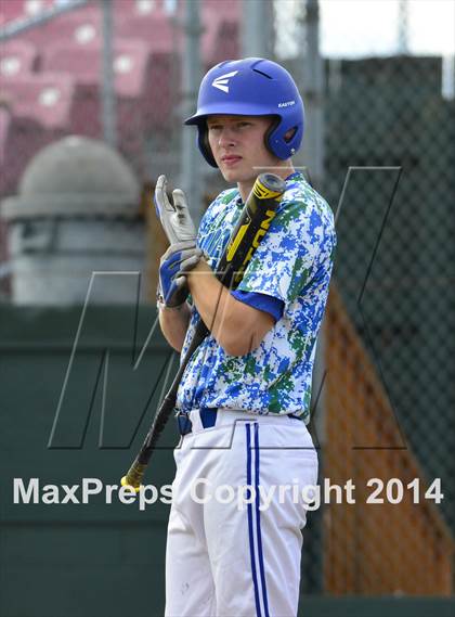 Thumbnail 1 in Shorewood vs. Bainbridge photogallery.