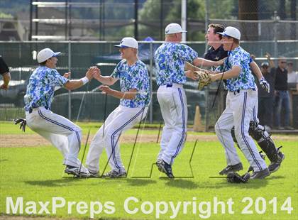 Thumbnail 2 in Shorewood vs. Bainbridge photogallery.