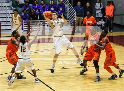 Thumbnail 2 in Westbury Christian vs South Miami (Allstate Sugar Bowl Classic) photogallery.