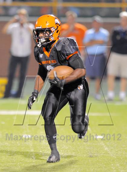 Thumbnail 2 in Cass Tech vs Brother Rice (Prep Kickoff Classic) photogallery.