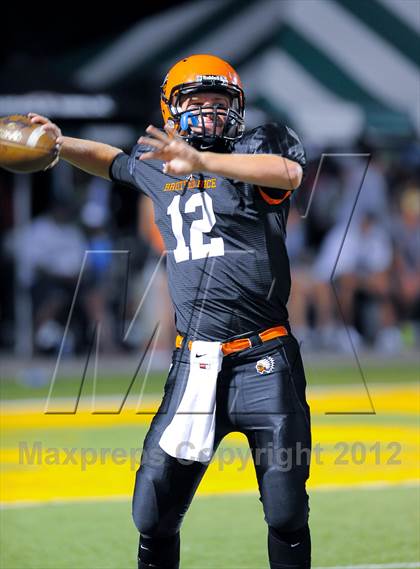 Thumbnail 3 in Cass Tech vs Brother Rice (Prep Kickoff Classic) photogallery.