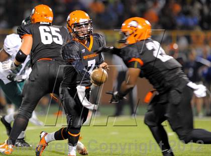 Thumbnail 2 in Cass Tech vs Brother Rice (Prep Kickoff Classic) photogallery.
