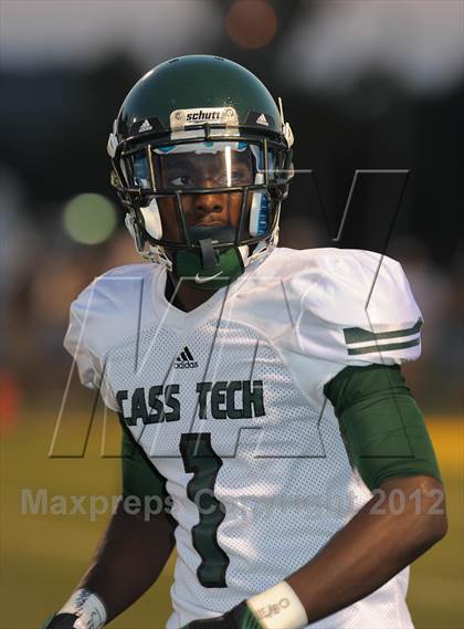 Thumbnail 3 in Cass Tech vs Brother Rice (Prep Kickoff Classic) photogallery.