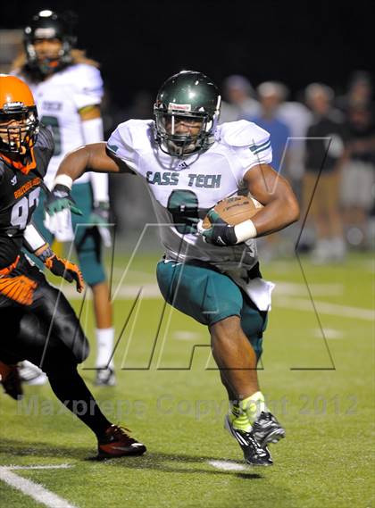 Thumbnail 2 in Cass Tech vs Brother Rice (Prep Kickoff Classic) photogallery.
