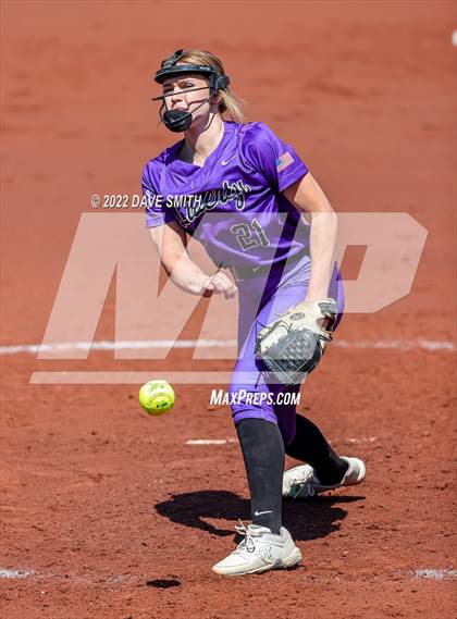 Thumbnail 3 in Davenport West vs Liberty (Varsity Classic) photogallery.