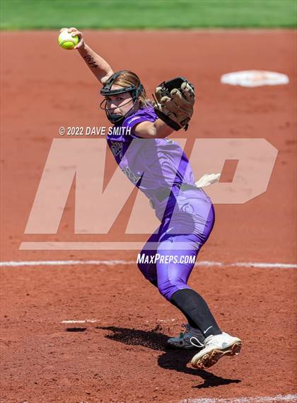 Thumbnail 3 in Davenport West vs Liberty (Varsity Classic) photogallery.
