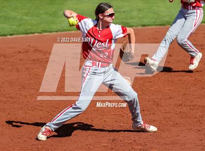 Thumbnail 2 in Davenport West vs Liberty (Varsity Classic) photogallery.