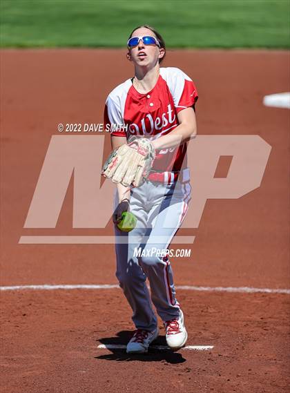 Thumbnail 3 in Davenport West vs Liberty (Varsity Classic) photogallery.