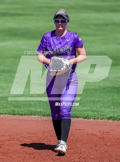 Thumbnail 3 in Davenport West vs Liberty (Varsity Classic) photogallery.