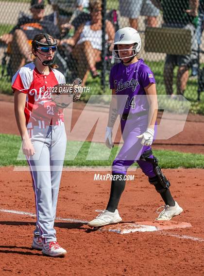 Thumbnail 3 in Davenport West vs Liberty (Varsity Classic) photogallery.