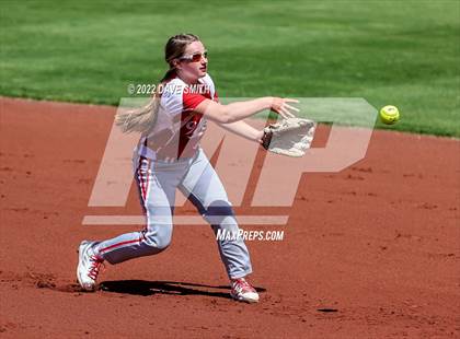 Thumbnail 2 in Davenport West vs Liberty (Varsity Classic) photogallery.