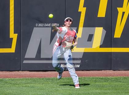Thumbnail 1 in Davenport West vs Liberty (Varsity Classic) photogallery.