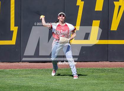 Thumbnail 3 in Davenport West vs Liberty (Varsity Classic) photogallery.