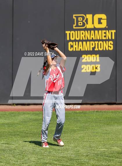 Thumbnail 3 in Davenport West vs Liberty (Varsity Classic) photogallery.