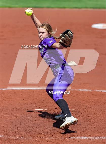 Thumbnail 1 in Davenport West vs Liberty (Varsity Classic) photogallery.