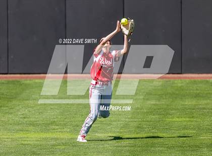 Thumbnail 1 in Davenport West vs Liberty (Varsity Classic) photogallery.