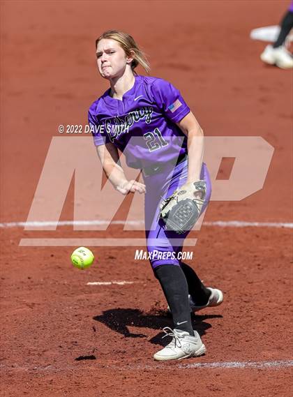 Thumbnail 1 in Davenport West vs Liberty (Varsity Classic) photogallery.