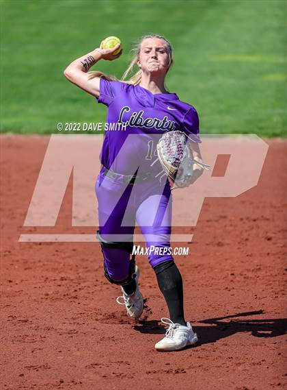 Thumbnail 1 in Davenport West vs Liberty (Varsity Classic) photogallery.